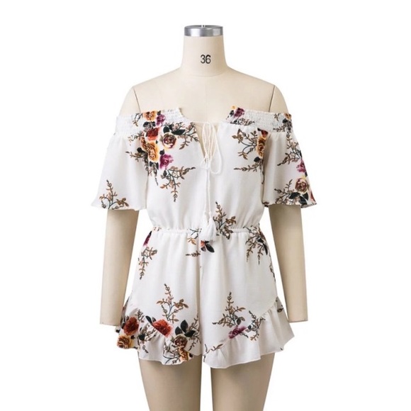 Off Shoulder Ruffle Floral Romper - Picture 4 of 6